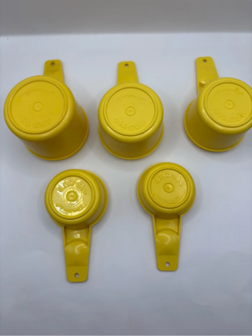 Tupperware Yellow Nesting Measuring Cups - Set of 5